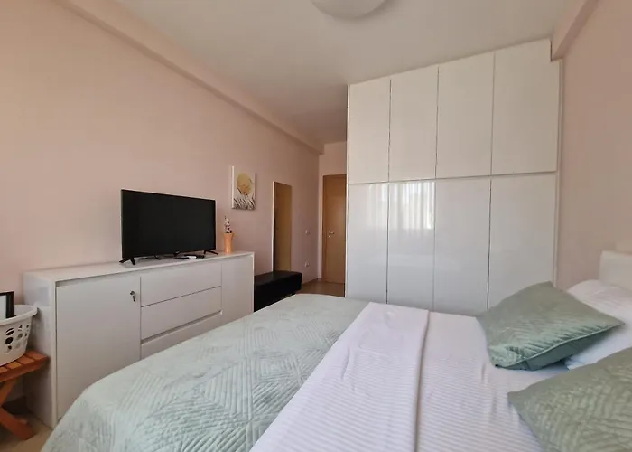 Julia's Daire Himarë